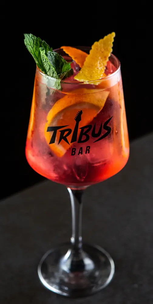 Tribus Bar: 2